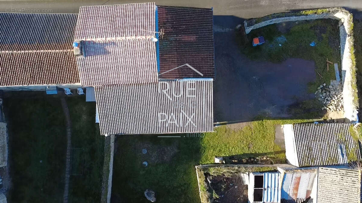 Maison à LES TROIS-MOUTIERS