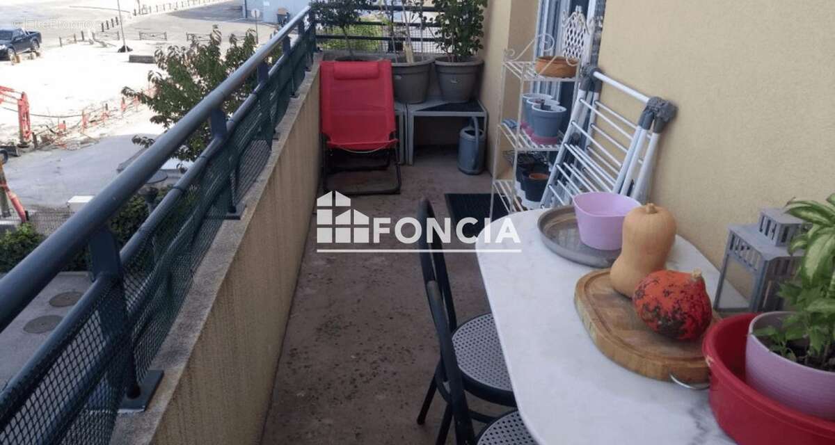 Appartement à UCHAUD