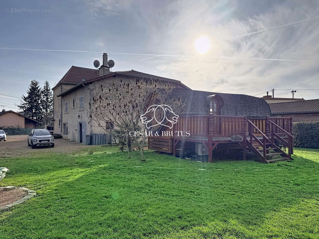 Maison à POUILLY-SOUS-CHARLIEU