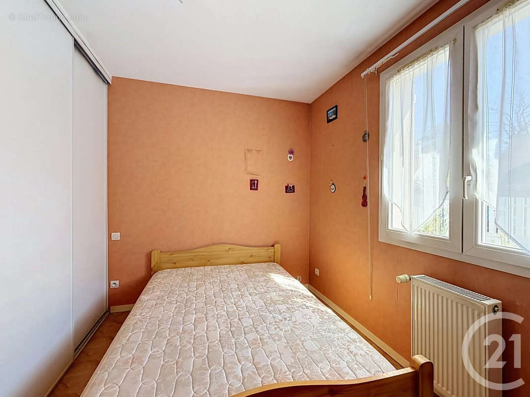 Maison 87 m² à Saint-Jean-De-La-Ruelle  - photo 6