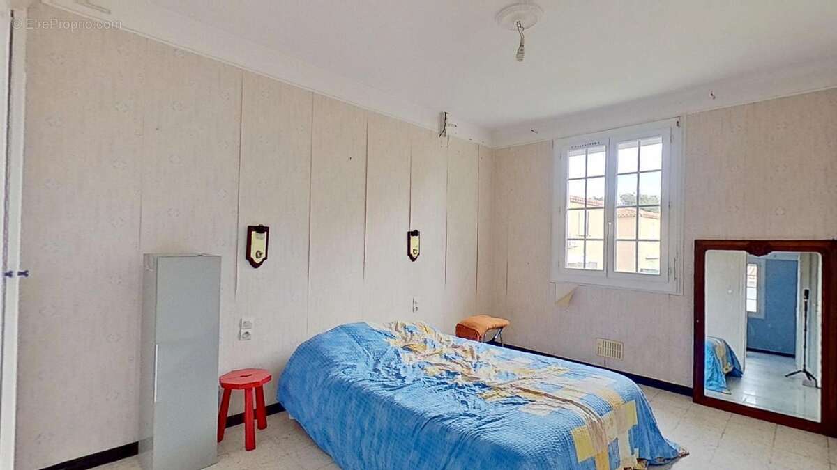 Maison à SAINT-LAURENT-DE-LA-SALANQUE