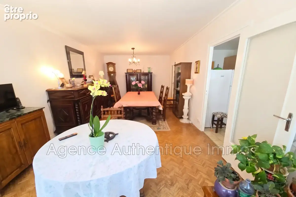 Appartement 4 pièces 87 m² à vendre à Royat (63130) - photo 2