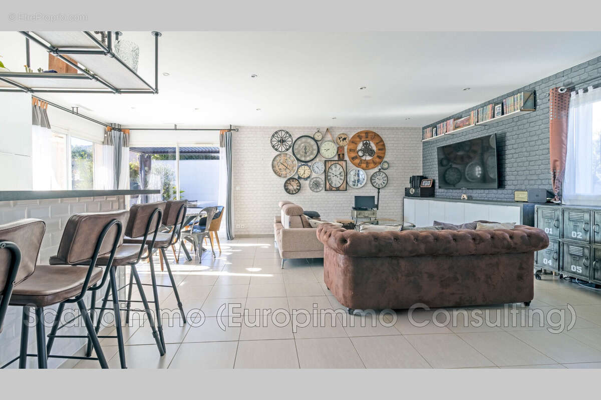 Maison à ROQUEBRUNE-SUR-ARGENS