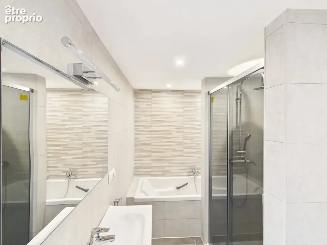 Propriété récemment rénovée de 6 chambres offrant beaucoup de flexibilité et une belle vue - photo 7