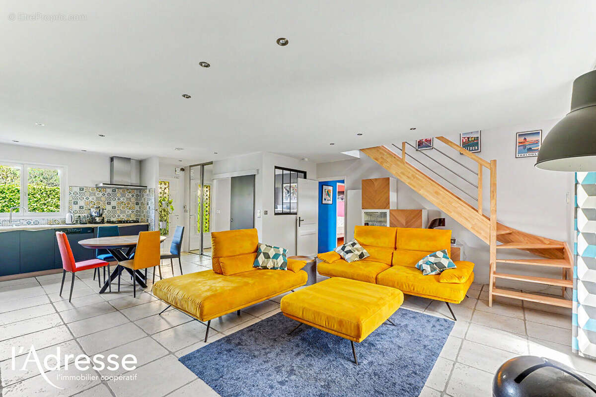 Exclusivité l'Adresse Immobilier - Cugnaux - Maison de 168 m2 avec Garage et piscine Couverte sur un terrain de 552m². - photo 17