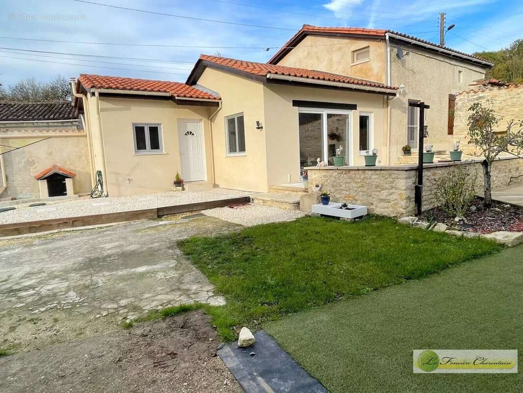 Maison à SAINT-FRAIGNE