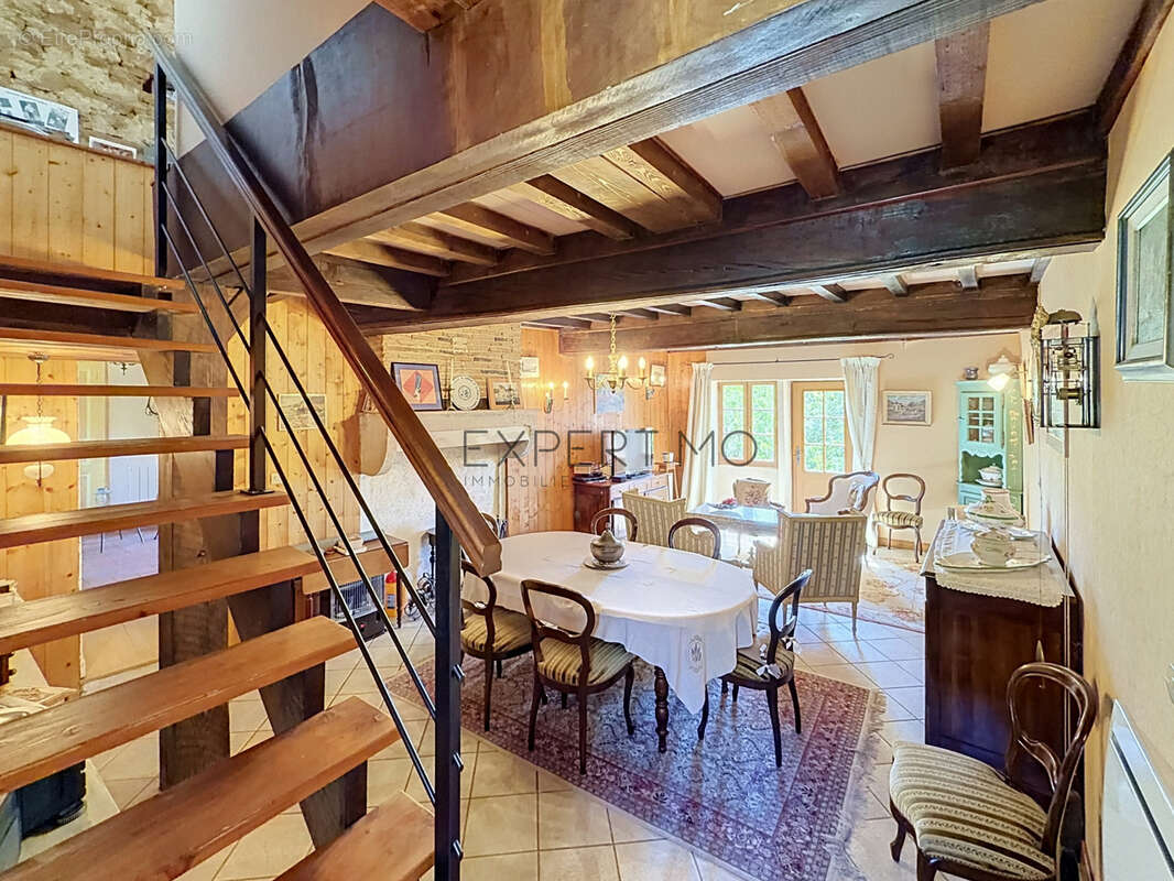 Burnand : Authentique maison en pierre avec 3 149 m2 de terrain - photo 10