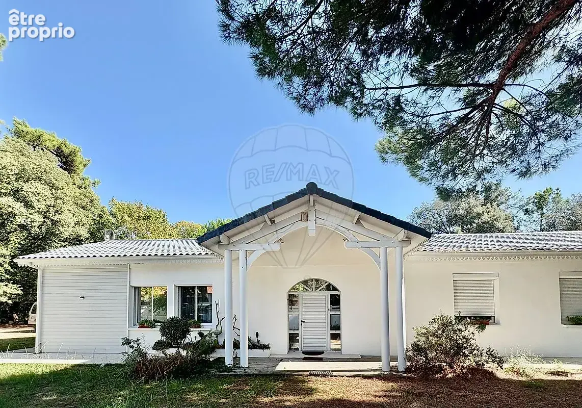 Photo Maison à Saint-Palais-Sur-Mer au prix de 1 222 000€