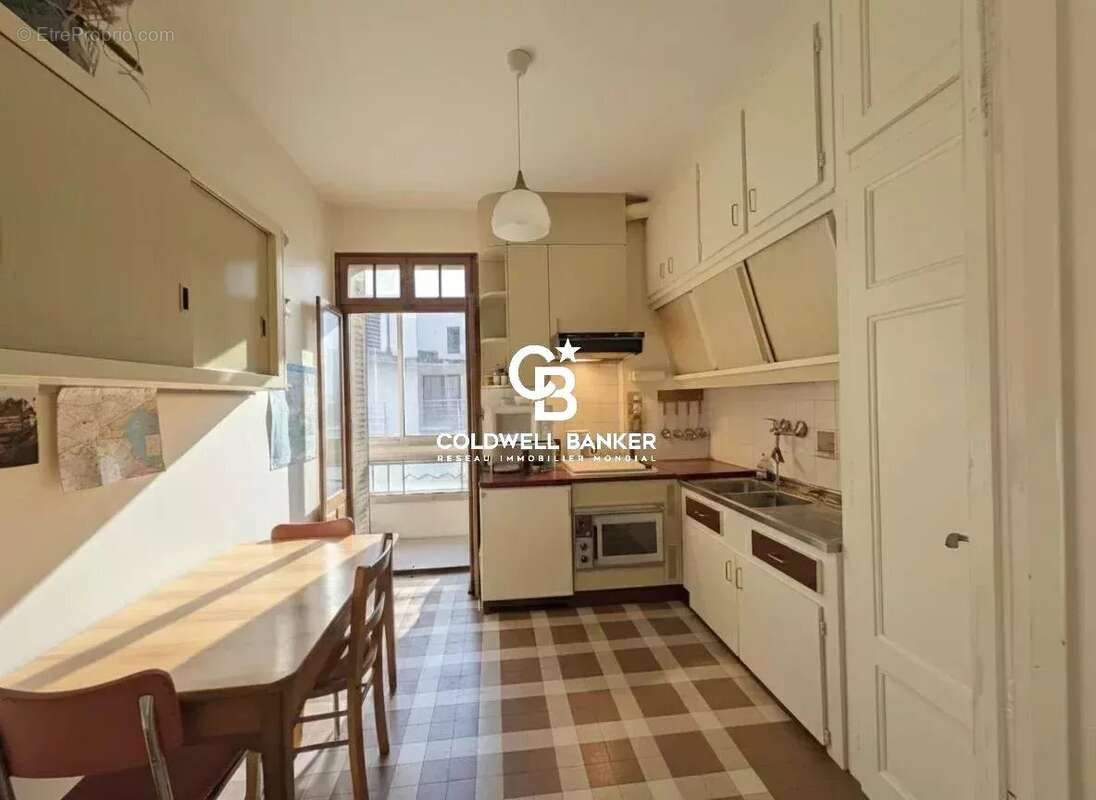 Appartement T2 à vendre à Annecy 74000 centre proche lac avec cachet et fort potentiel - photo 3