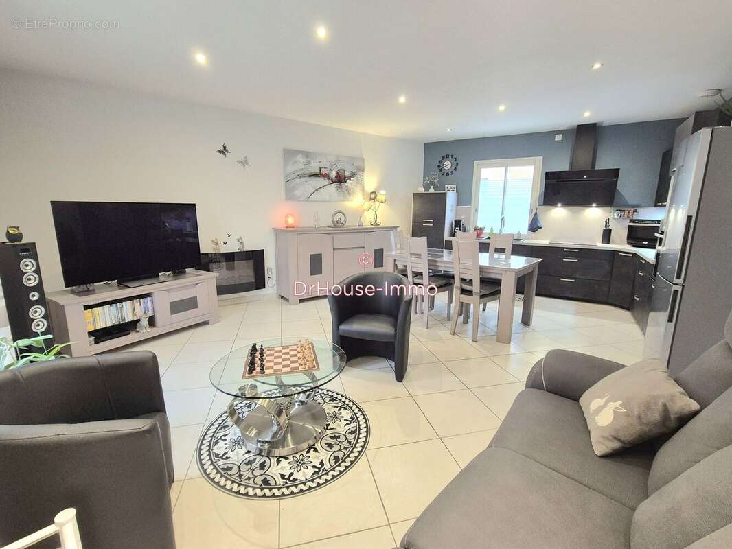 Maison à CHAMPFORGEUIL