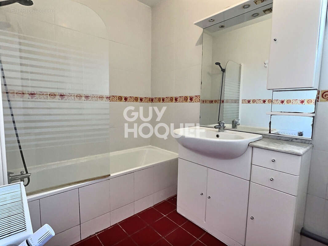 Appartement à SAINT-BONNET-DE-MURE