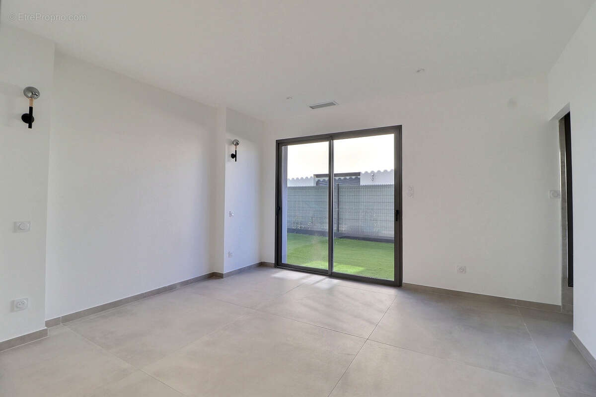 Maison à SAINT-BRES