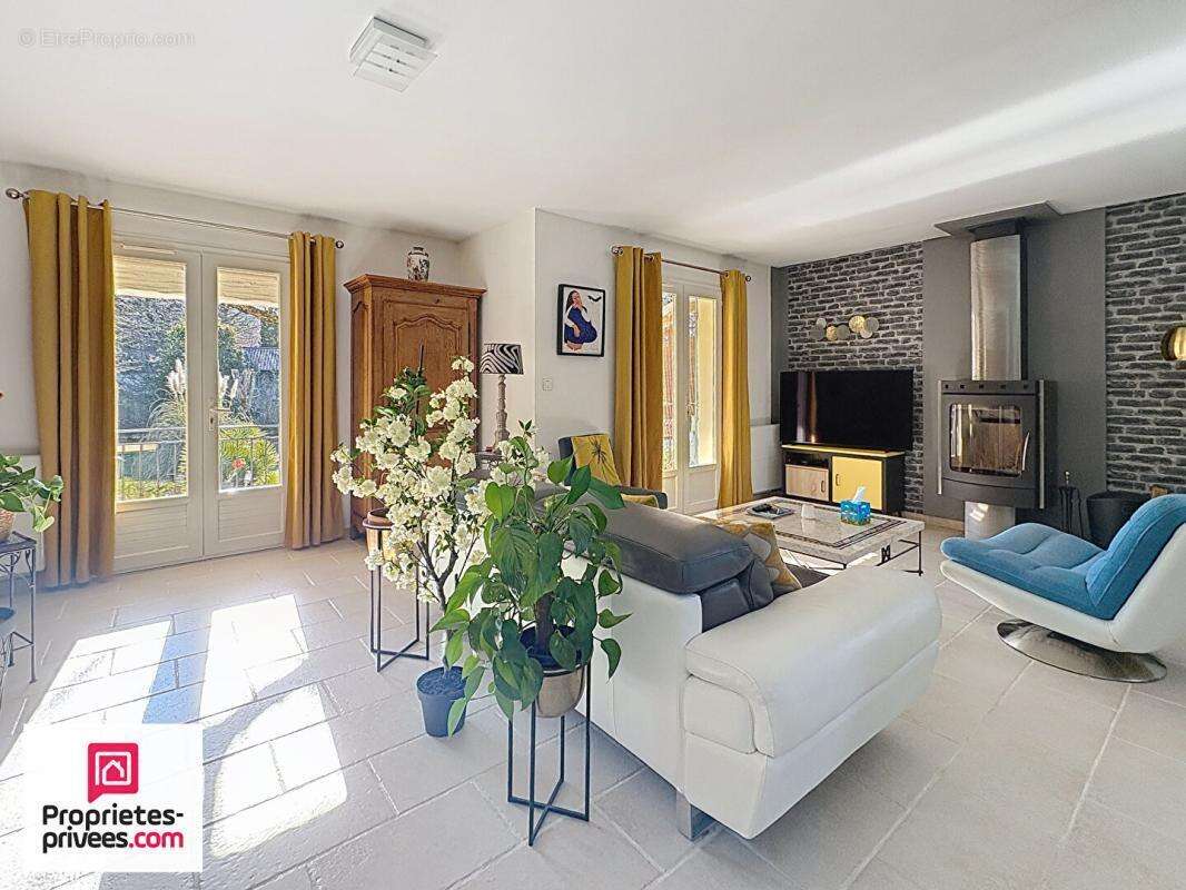 Rians VILLA T4 garage piscine sur 1200 m² - photo 2