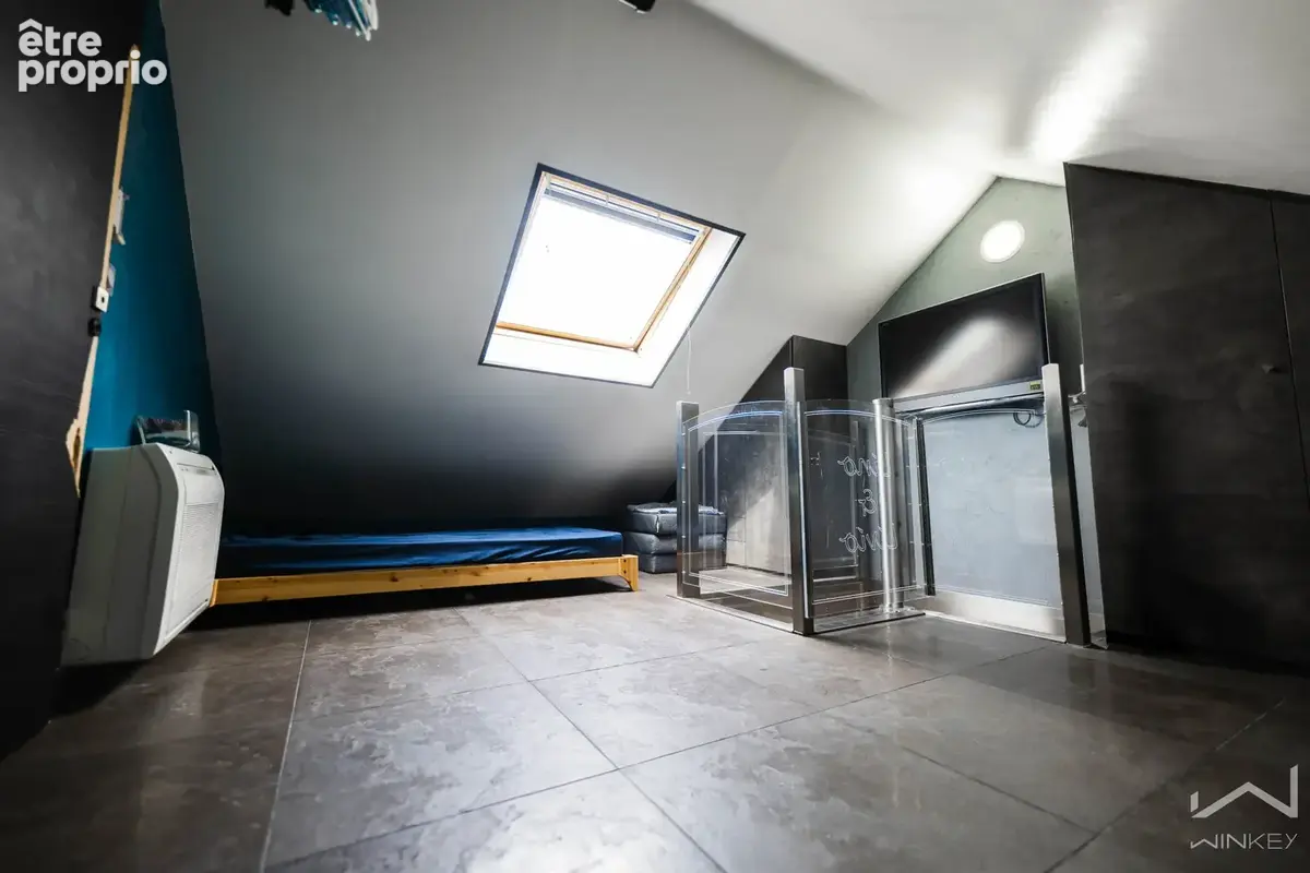 Duplex en dernier étage avec climatisation et fort potentiel - photo 9