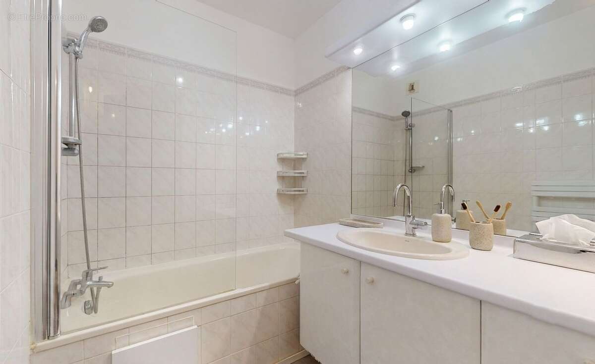 À vendre – Superbe T2 avec terrasse, garage et cave – Lyon 3e, Rue Louise - photo 10