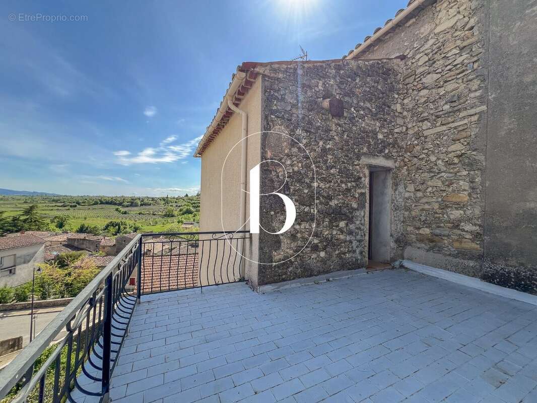 Maison à SAINT-SAUVEUR-DE-CRUZIERES