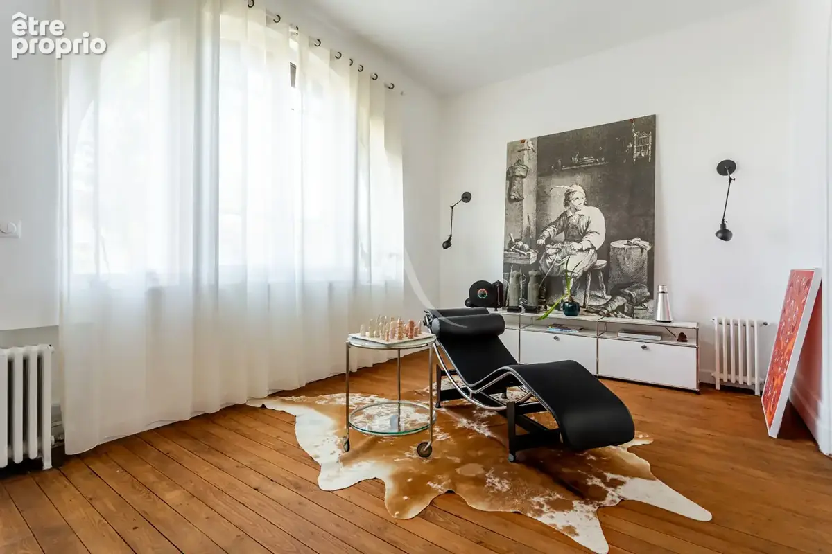 GRADIGNAN - Belle propriété de 231 m² aux belles prestations anciennes conservées - photo 10