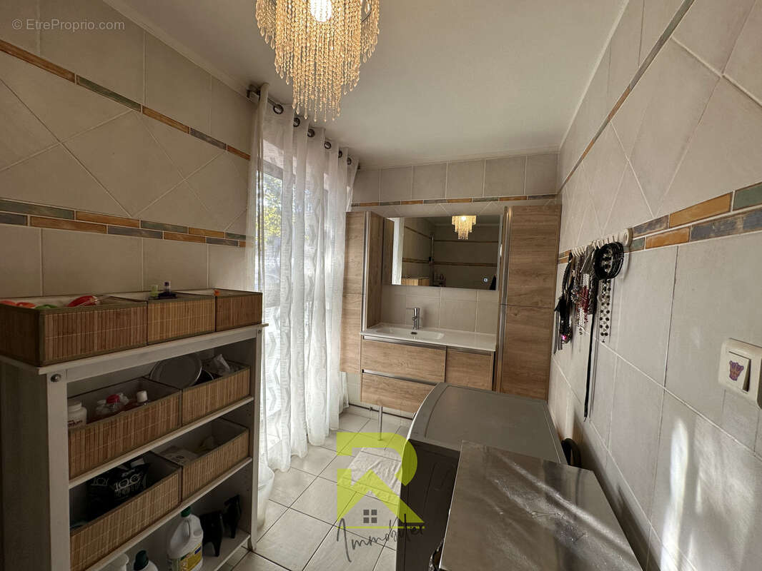 Bar Pub licence IV et ses 2 appartements - photo 24