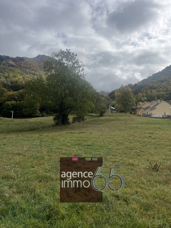 Terrain à LUZ-SAINT-SAUVEUR