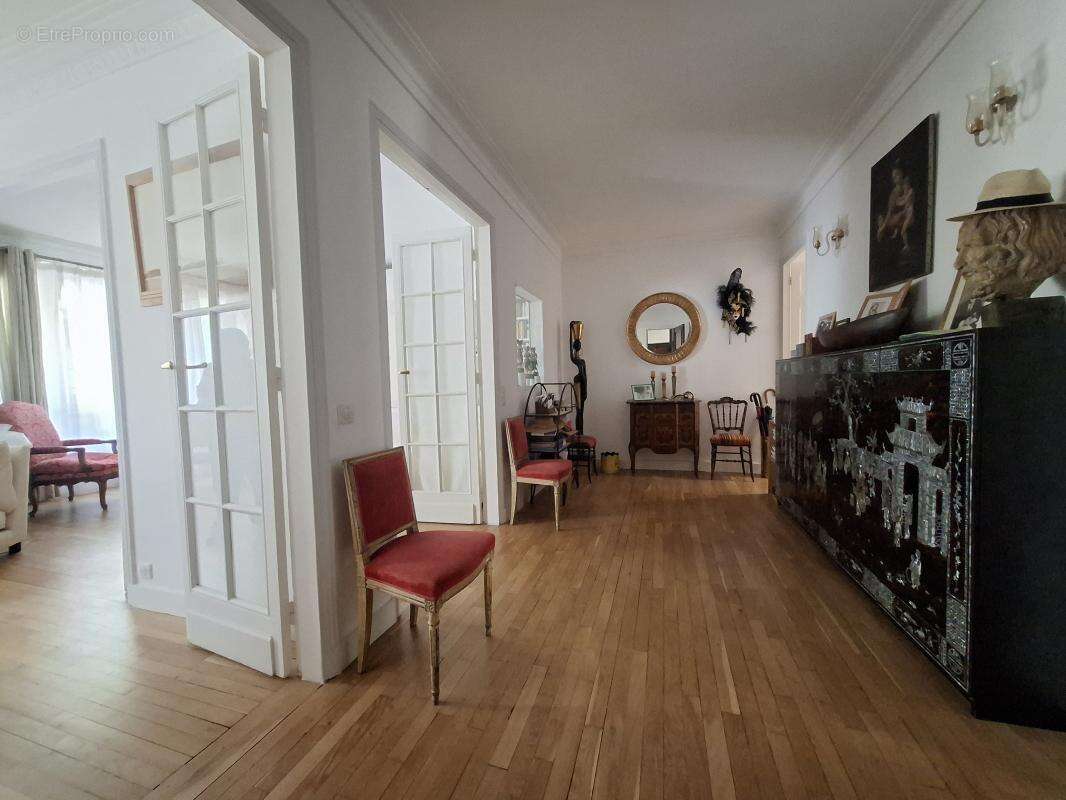Appartement à PARIS-16E