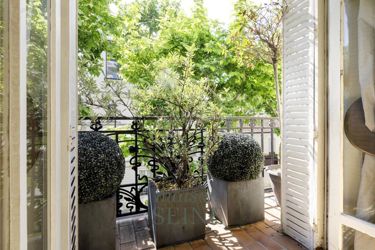 Appartement à NEUILLY-SUR-SEINE