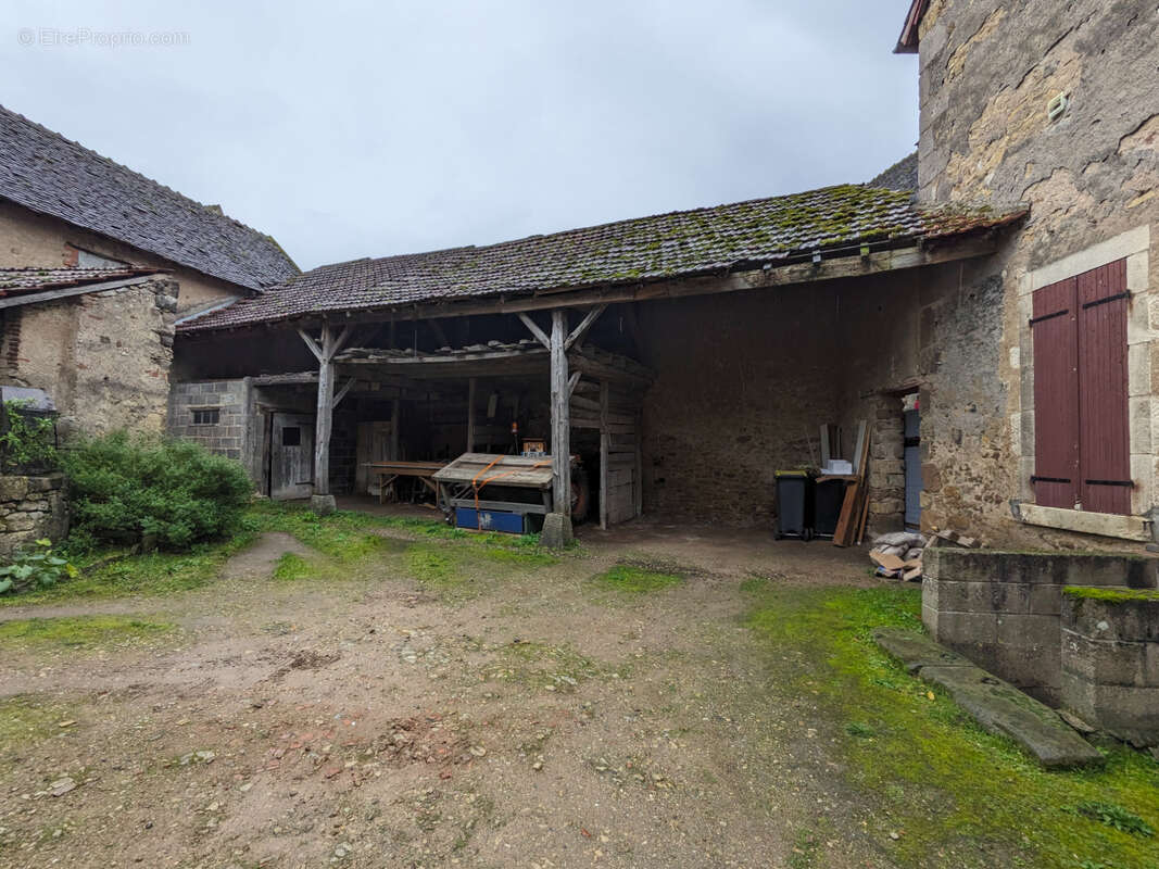 Maison à AINAY-LE-CHATEAU