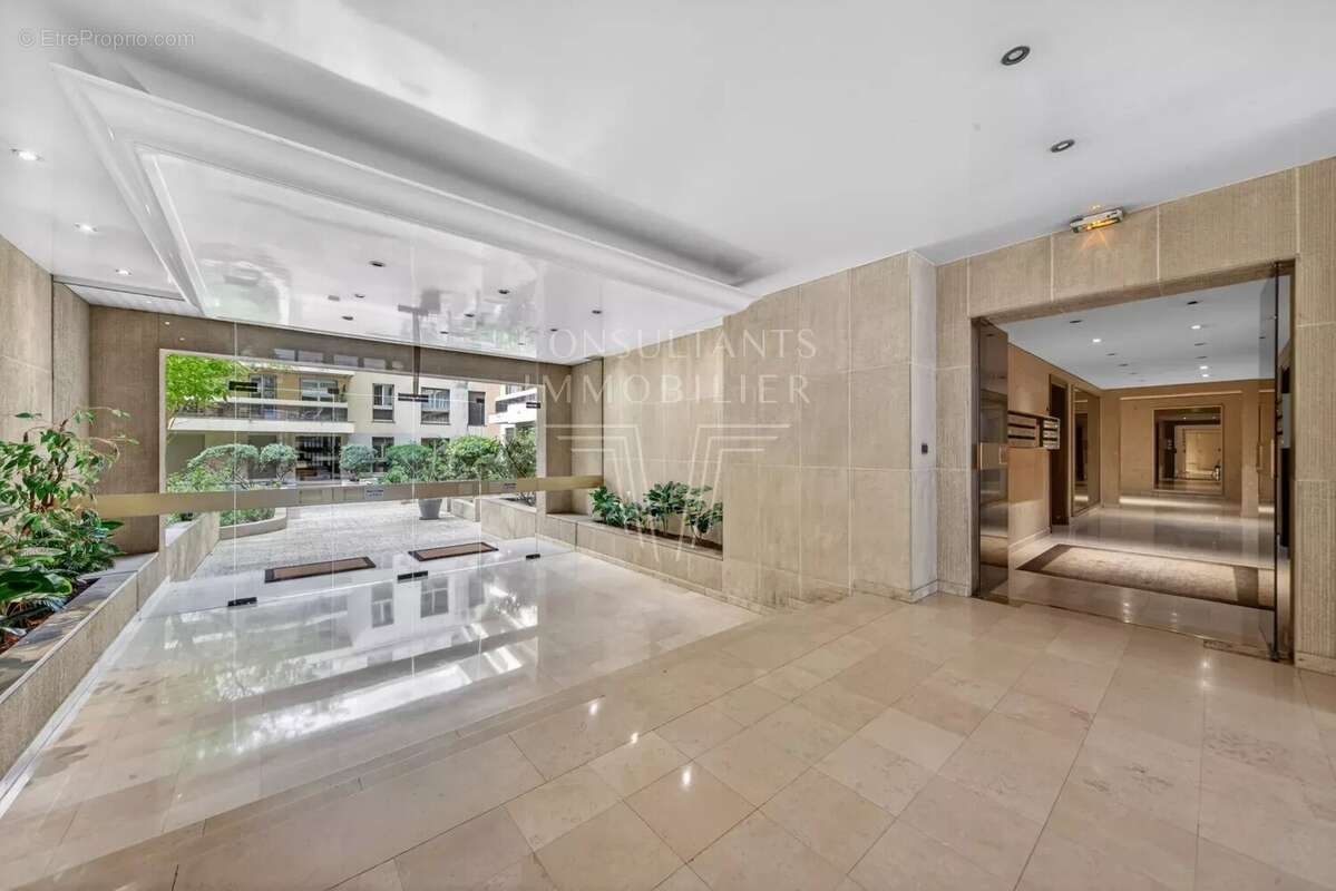 Appartement à PARIS-8E
