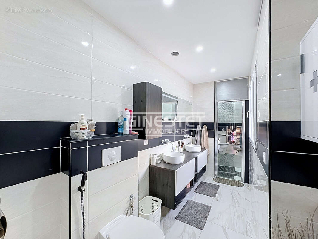 CULOISON, Villa 348m2, 4 chambres, un appartement de 54m2 et piscine intérieure. - photo 11