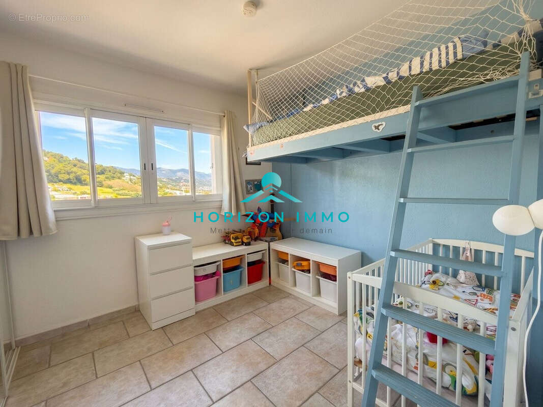 Appartement à SAINT-LAURENT-DU-VAR