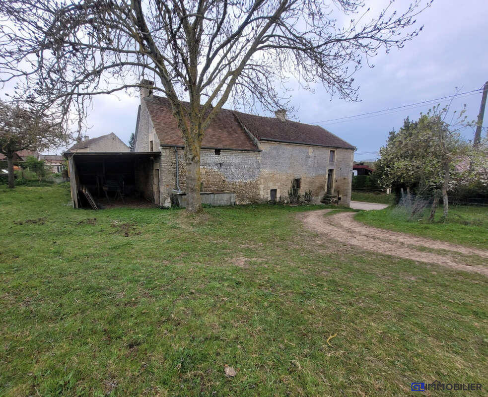 Maison à ESTREES-LA-CAMPAGNE