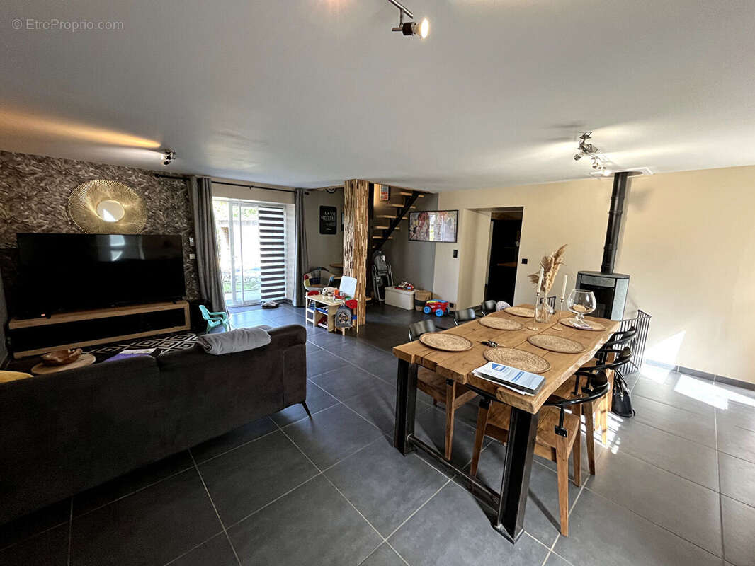 Maison à COMBOURTILLE