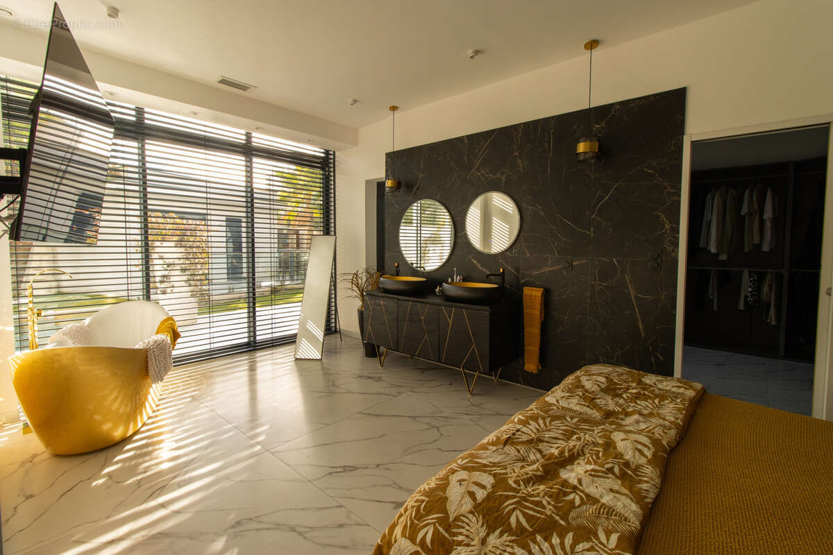 Villa prestigieuse T6 standing, piscine, garage, 100m de la mèr, Cap d'Agde, Golf - AGDE - photo 15
