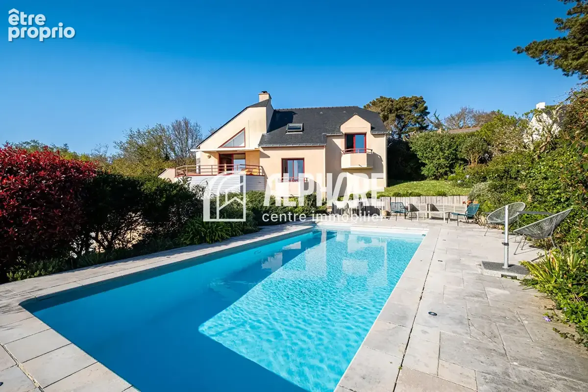 Guérande , propriété de 240m²  , 7 pièces , garage , piscine sur 1500m²  de terrain . - photo 2