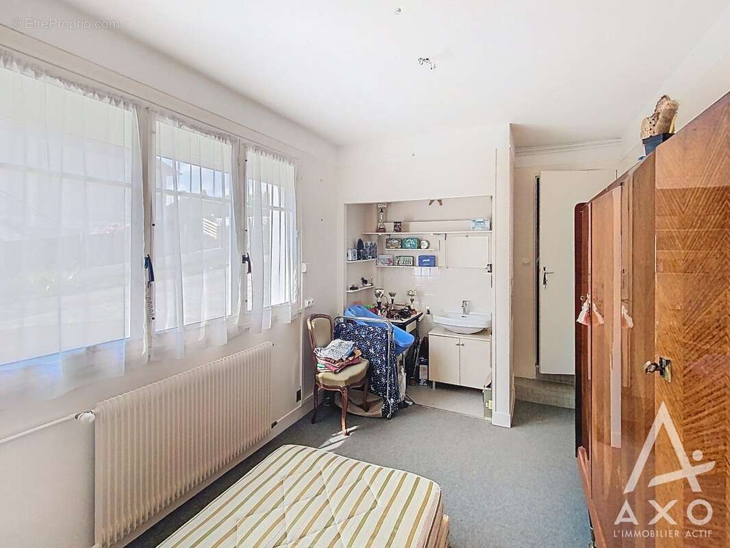Gien Belle Demeure 6 chambres sur 3 niveaux - photo 17