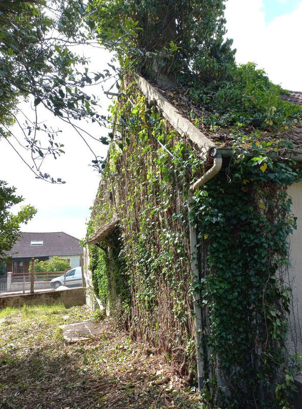 Maisonnette à réhabiliter en bordure de forêt avec jardin et garage - photo 3