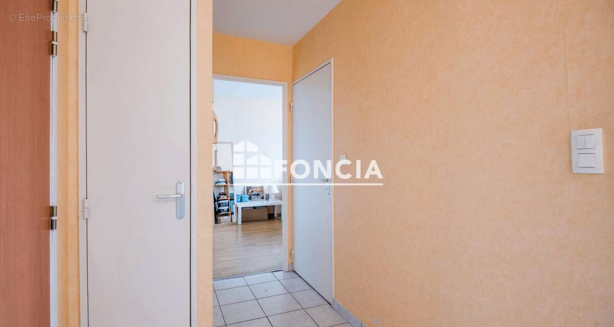 Appartement à ONET-LE-CHATEAU