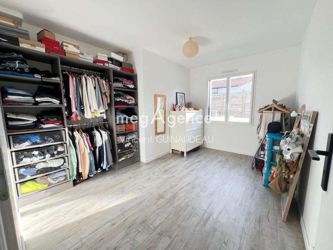 Maison à SAINT-MACAIRE-EN-MAUGES