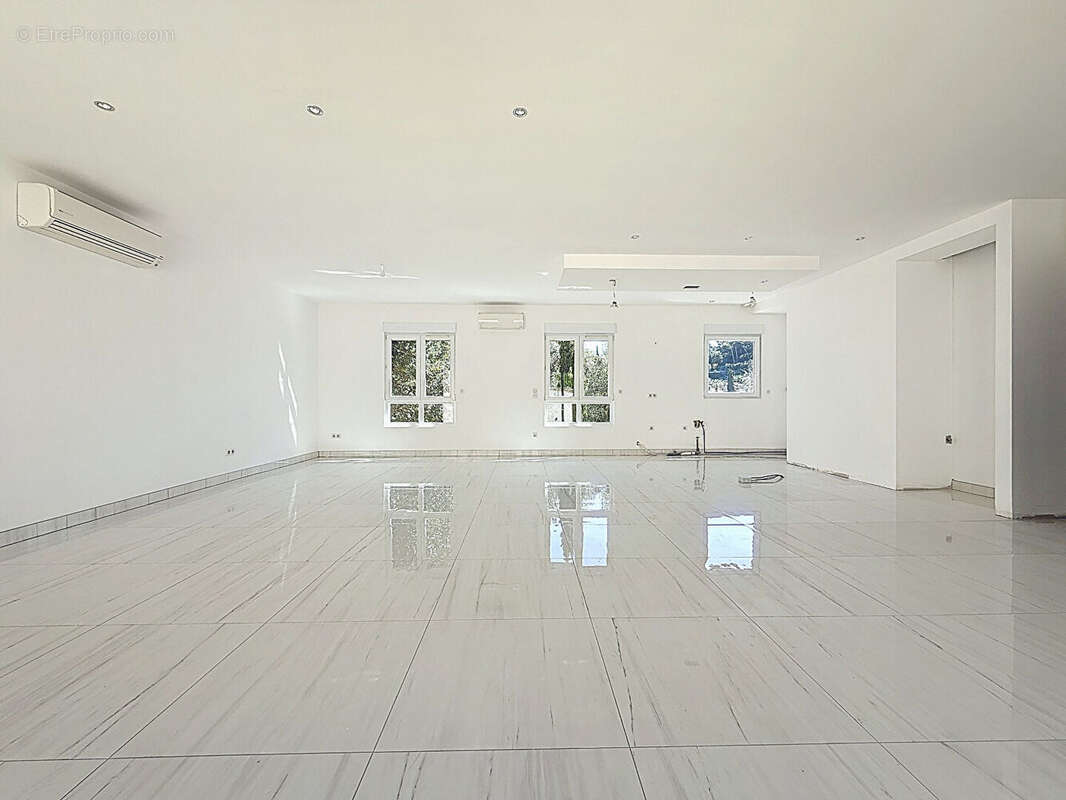 A vendre Villa à Mougins 5 pièces de 165 m² sur 1335 m² de terrain avec piscine - photo 7
