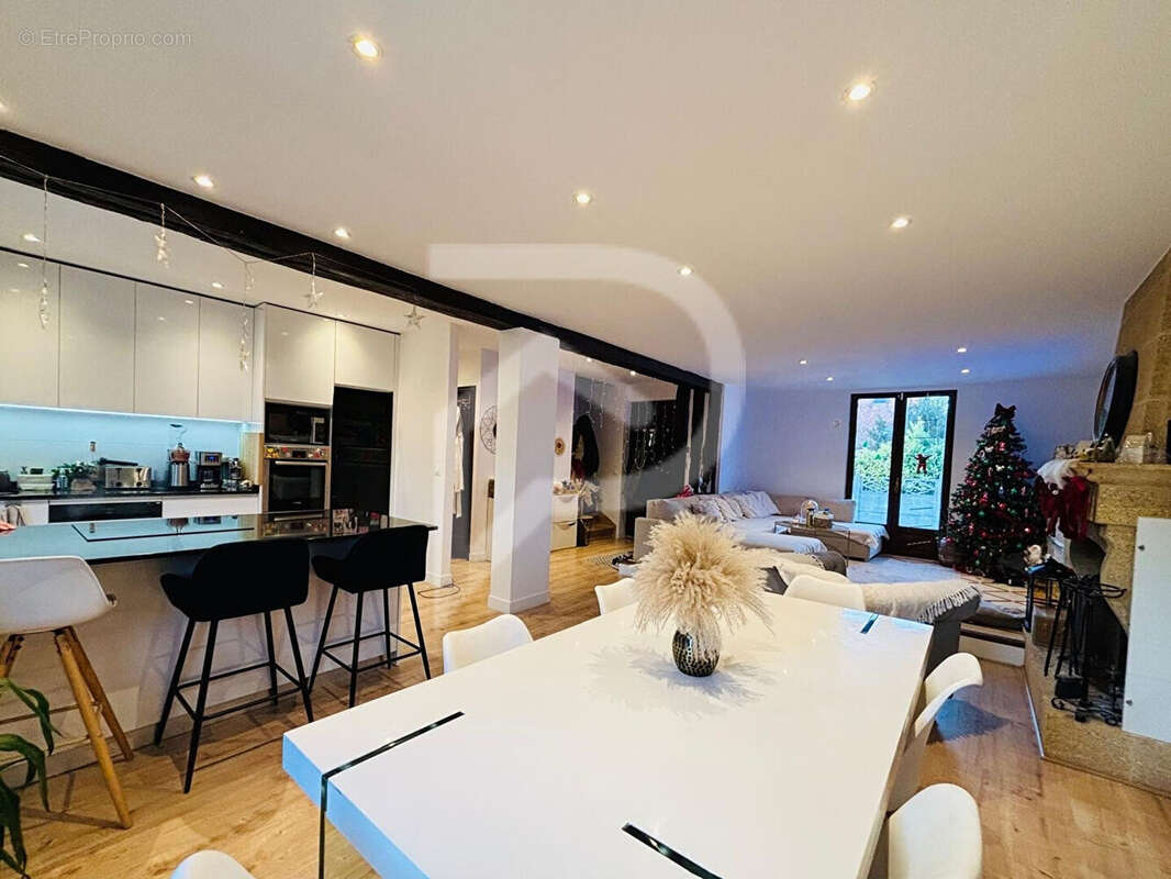 Maison à SARTROUVILLE