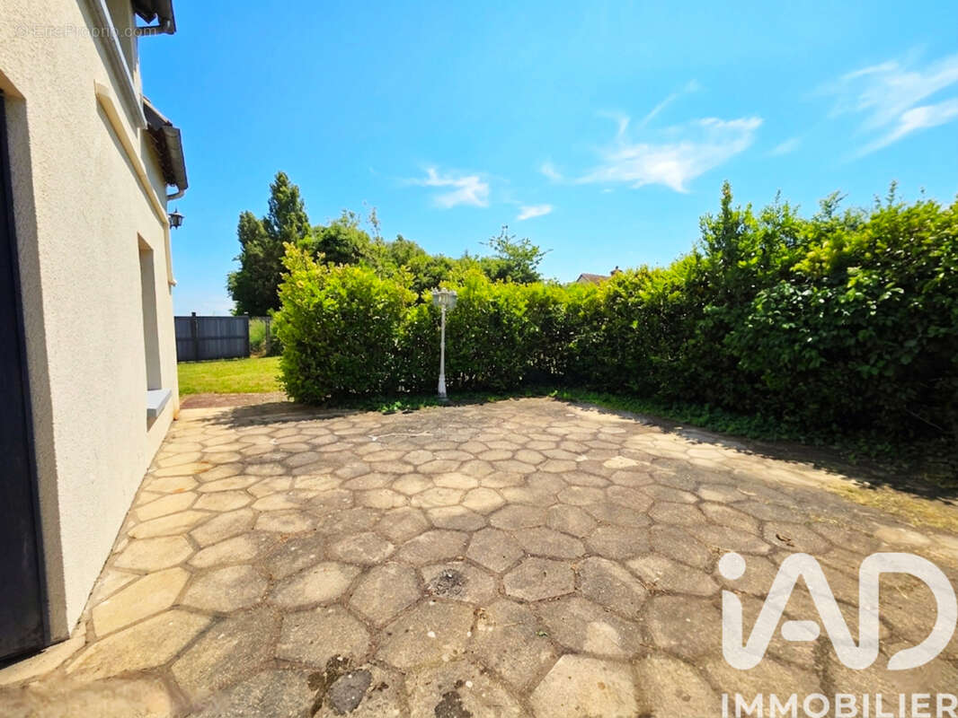 Maison 95 m² à Umpeau  - photo 3