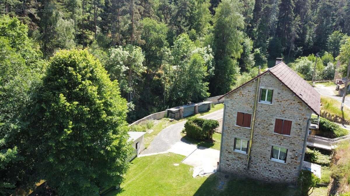 Maison 135 m² à Saint-Chely-D'apcher  - photo 2