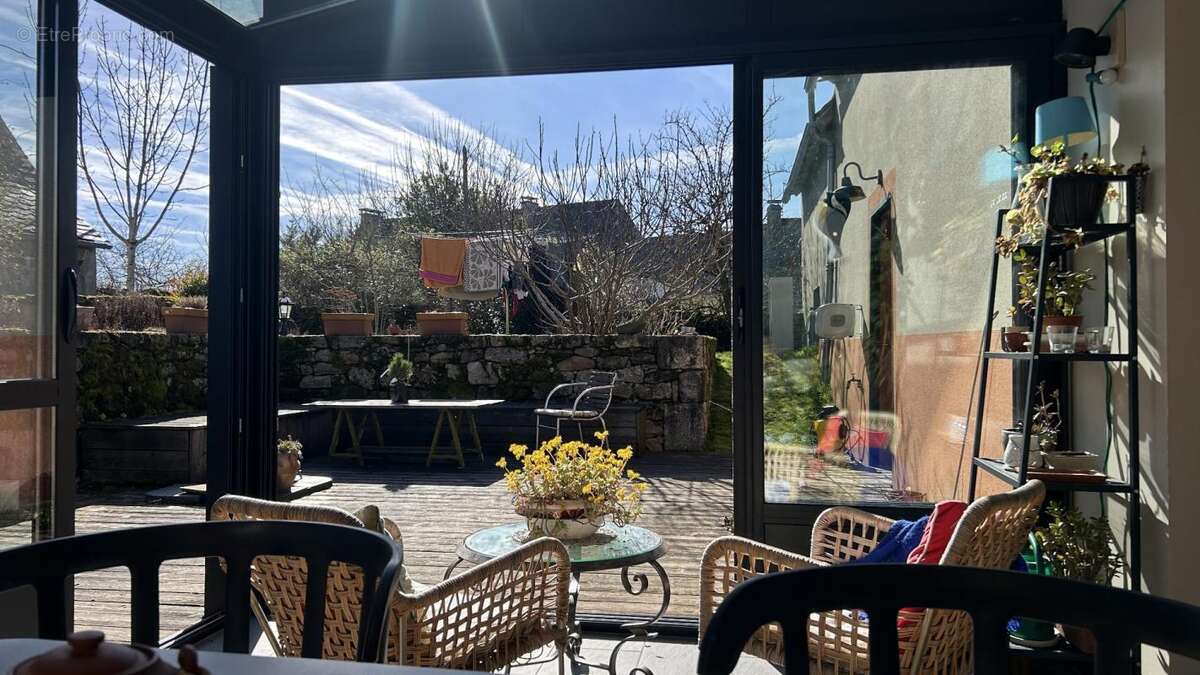 Maison à SAINTE-GENEVIEVE-SUR-ARGENCE