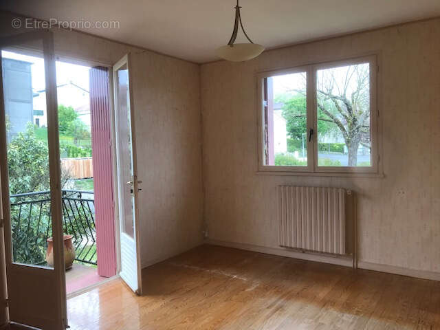 Maison à CASTELNAU-MONTRATIER