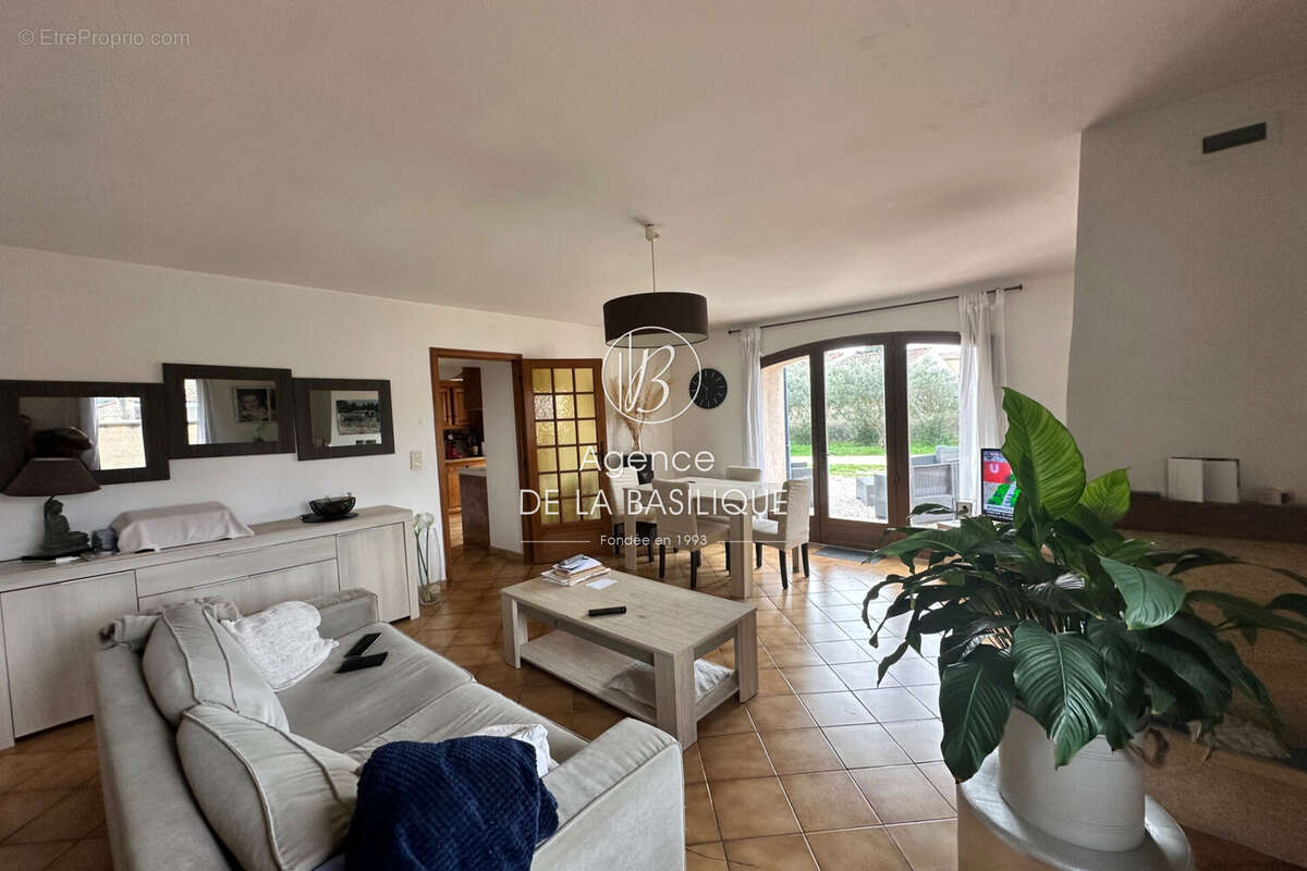 Maison à SAINT-MAXIMIN-LA-SAINTE-BAUME