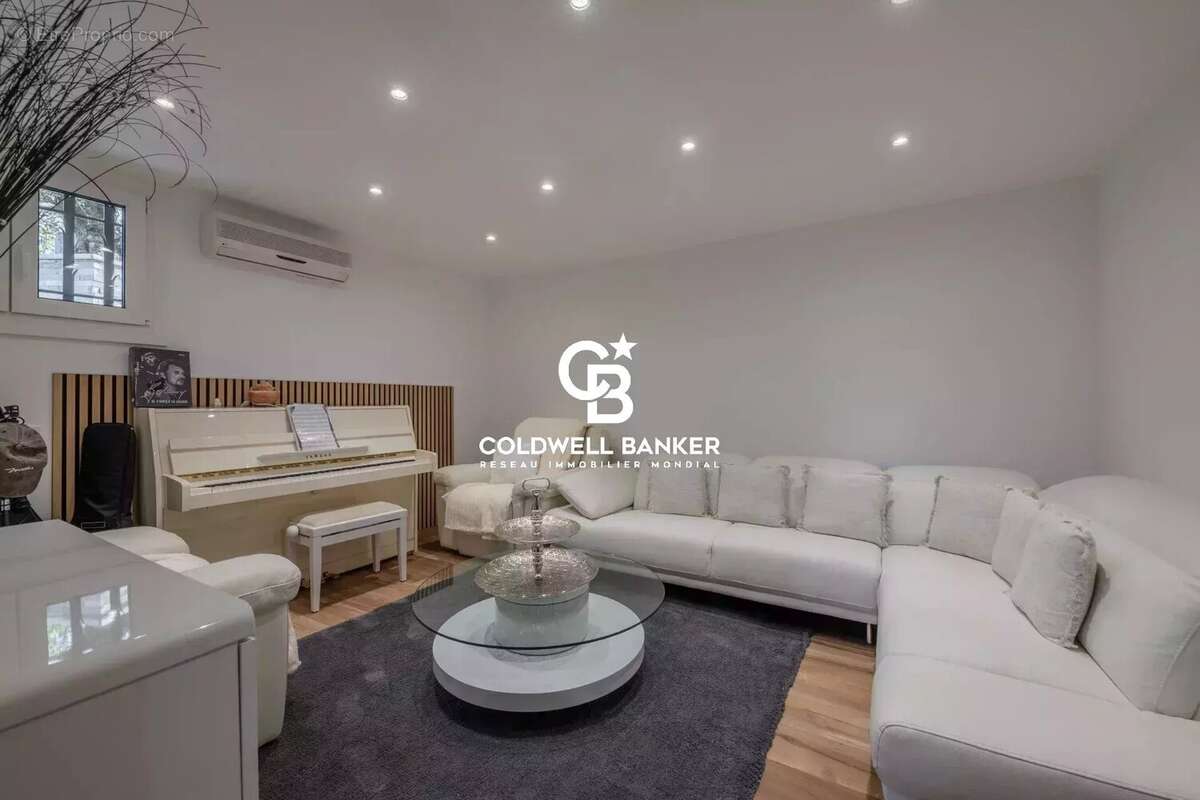 Maison à MONTAGNOLE