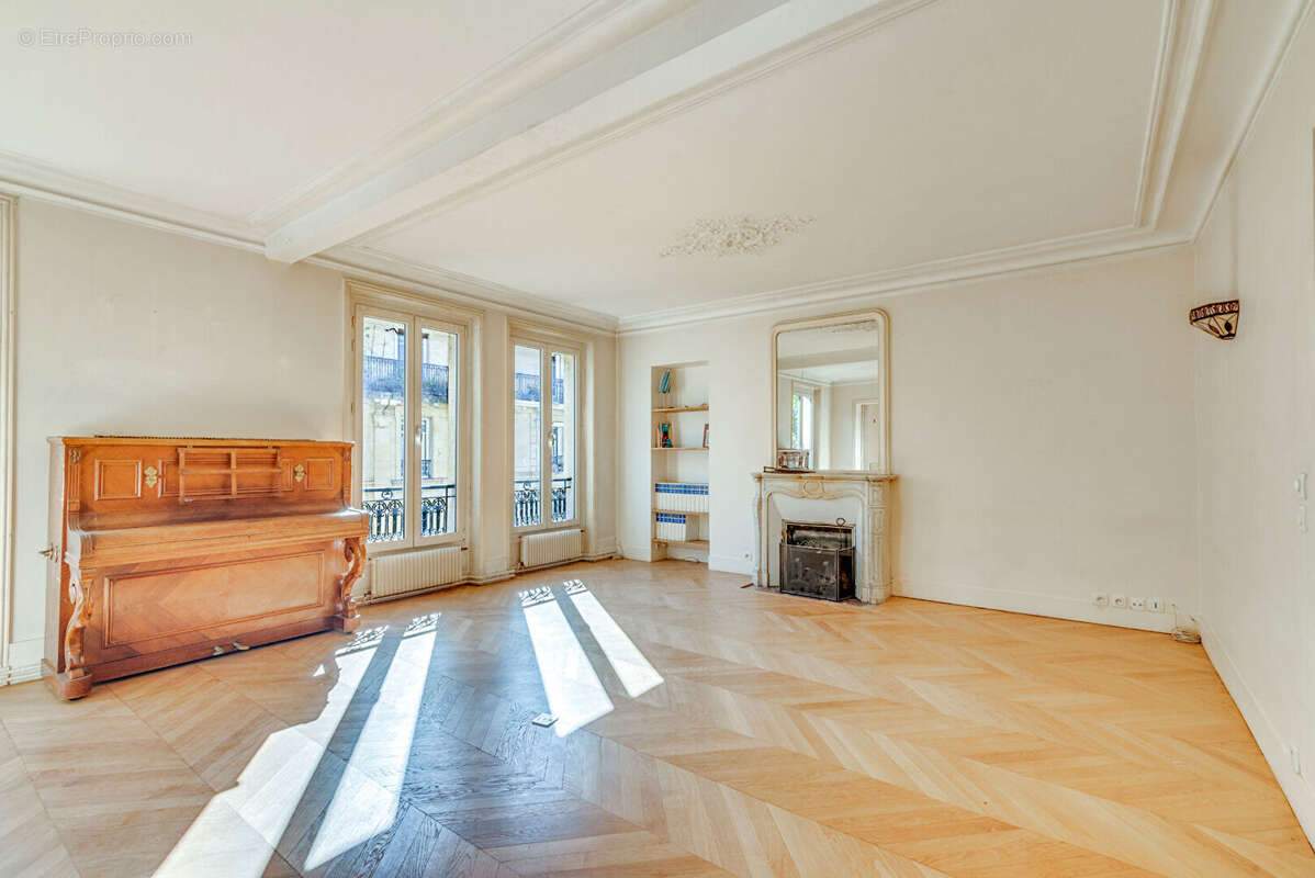 Appartement à PARIS-10E