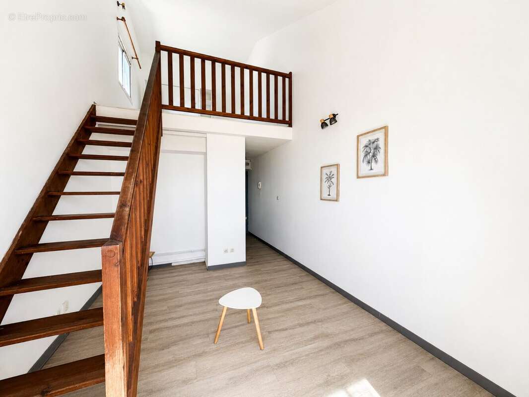 Appartement 30 m² à Saint-Denis  - photo 4