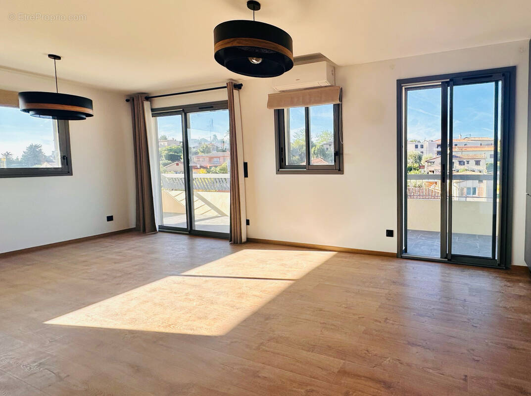 Appartement à VENCE