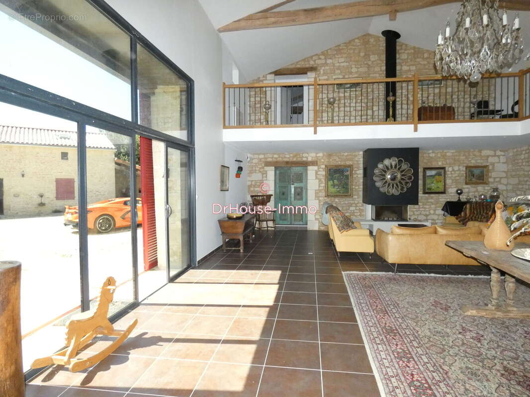 Maison à CLUSSAIS-LA-POMMERAIE
