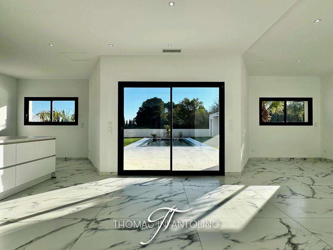 Villa d'architecte 175 m2 - piscine - vue montagne noire - garage - photo 6